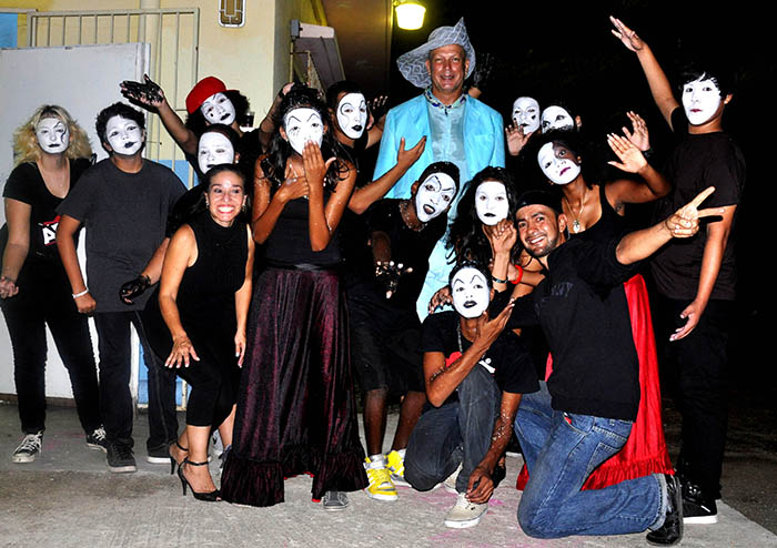 Aruba performance collective Gang di Arte with Elvis Lopez (middle). Photograph by Shirley Rufin.