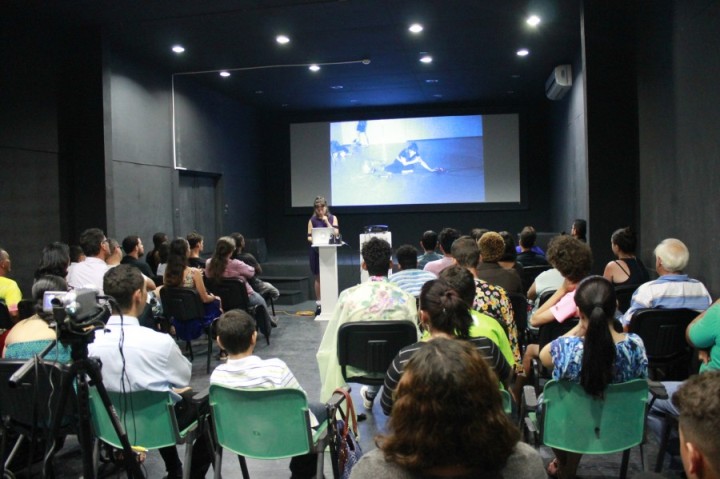 Natusha Croes presenting at Ateliers ’89. Photo by Avantia Damberg.