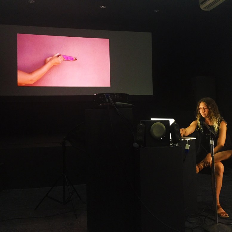 Laura de Vogel presenting her previous work in the Black Box at Ateliers '89.